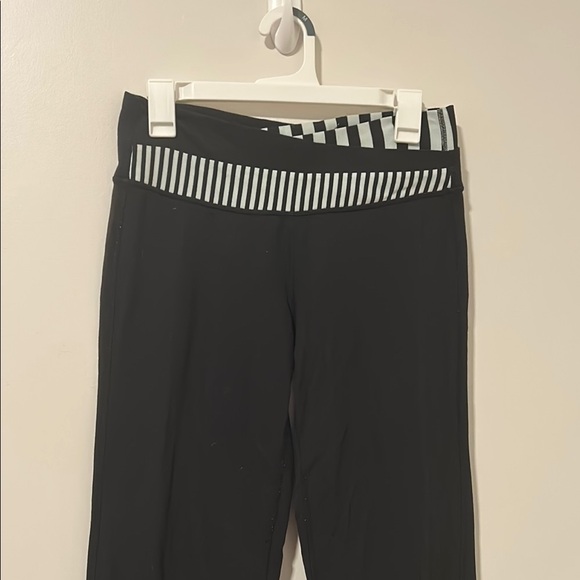 Lululemon Black Flare Leggings Size 8 - Picture 1 of 6